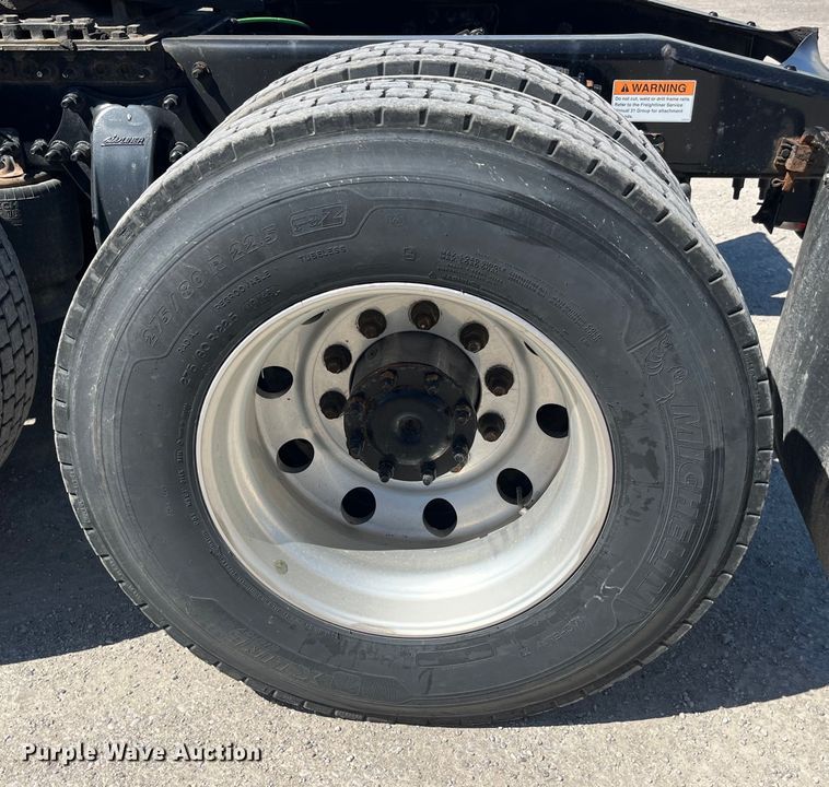 image for item LD9406 2019 Freightliner  Cascadia 125 semi truck