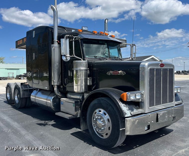 image for item LD9418 2005 Peterbilt 379 semi truck
