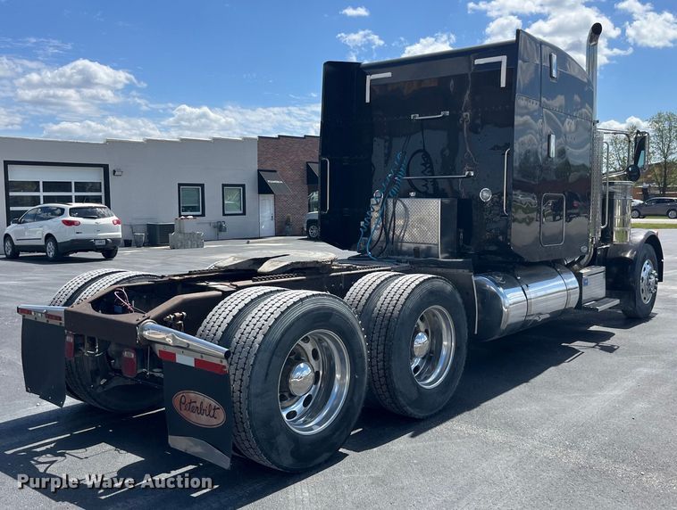 image for item LD9418 2005 Peterbilt 379 semi truck