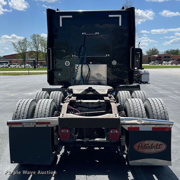 image for item LD9418 2005 Peterbilt 379 semi truck