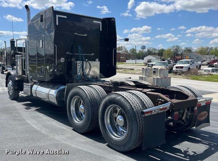 image for item LD9418 2005 Peterbilt 379 semi truck