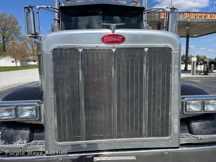 image for item LD9418 2005 Peterbilt 379 semi truck
