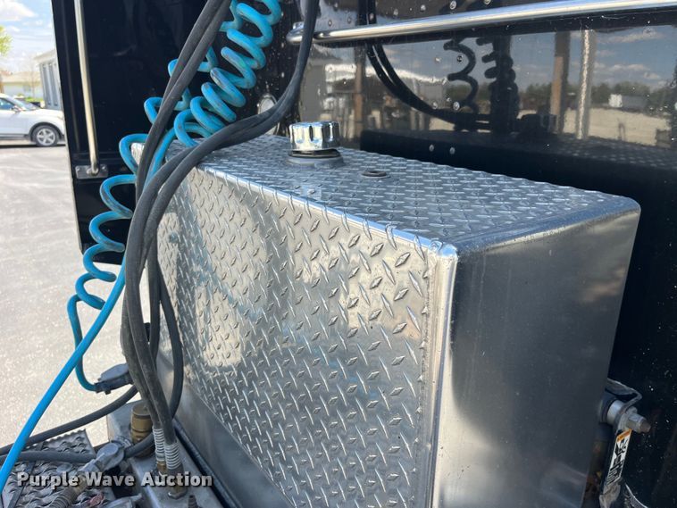 image for item LD9418 2005 Peterbilt 379 semi truck