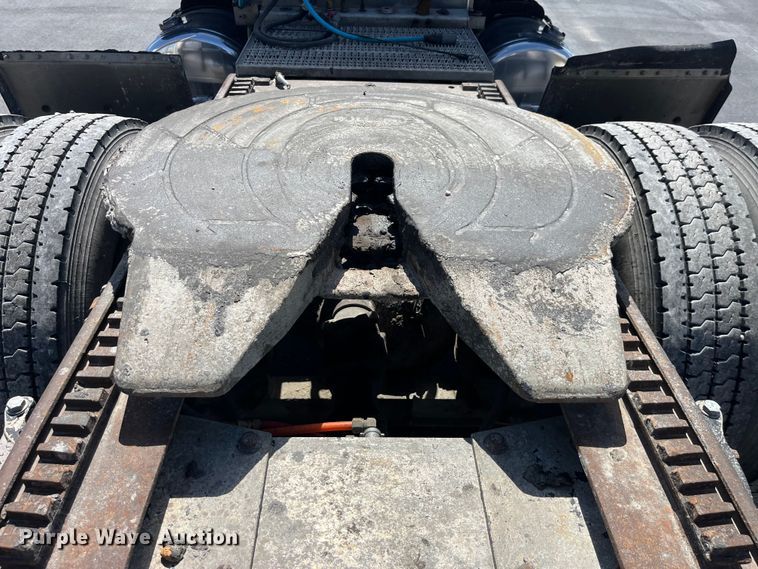 image for item LD9418 2005 Peterbilt 379 semi truck