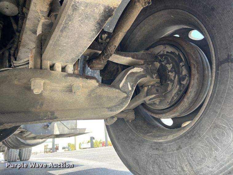 image for item LD9418 2005 Peterbilt 379 semi truck