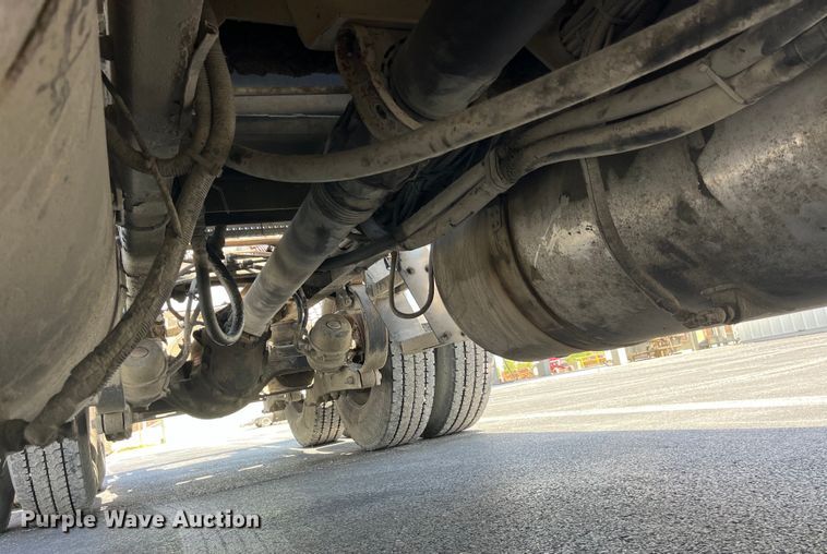 image for item LD9418 2005 Peterbilt 379 semi truck