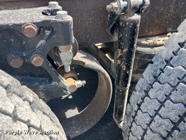 image for item LD9418 2005 Peterbilt 379 semi truck