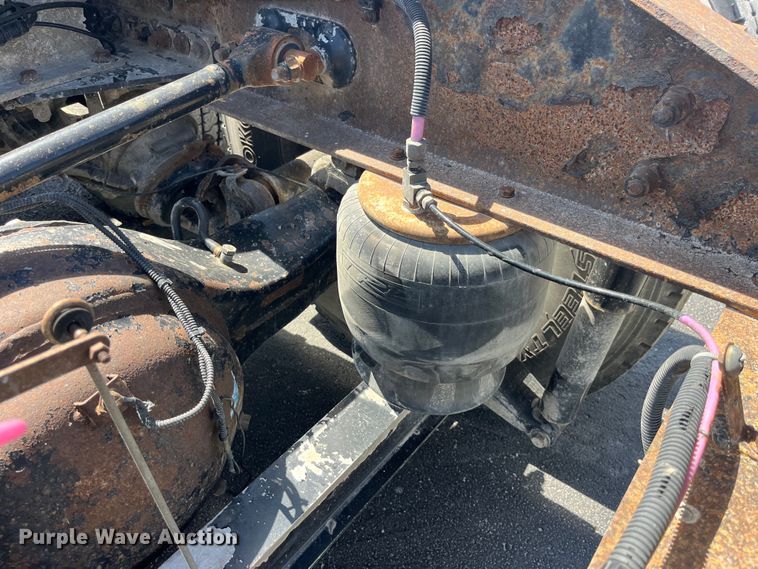 image for item LD9418 2005 Peterbilt 379 semi truck