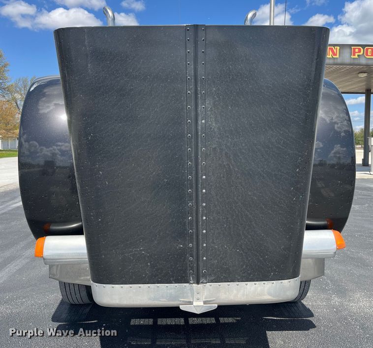 image for item LD9418 2005 Peterbilt 379 semi truck