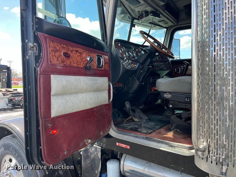 image for item LD9418 2005 Peterbilt 379 semi truck