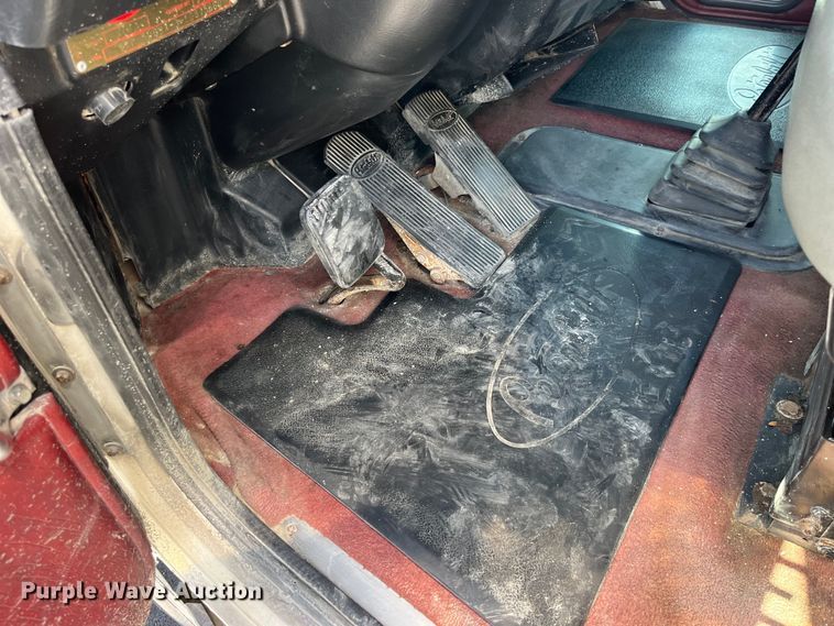 image for item LD9418 2005 Peterbilt 379 semi truck