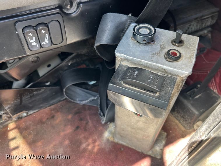 image for item LD9418 2005 Peterbilt 379 semi truck