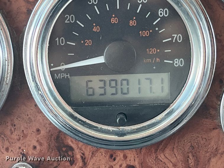 image for item LD9418 2005 Peterbilt 379 semi truck