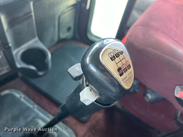 image for item LD9418 2005 Peterbilt 379 semi truck