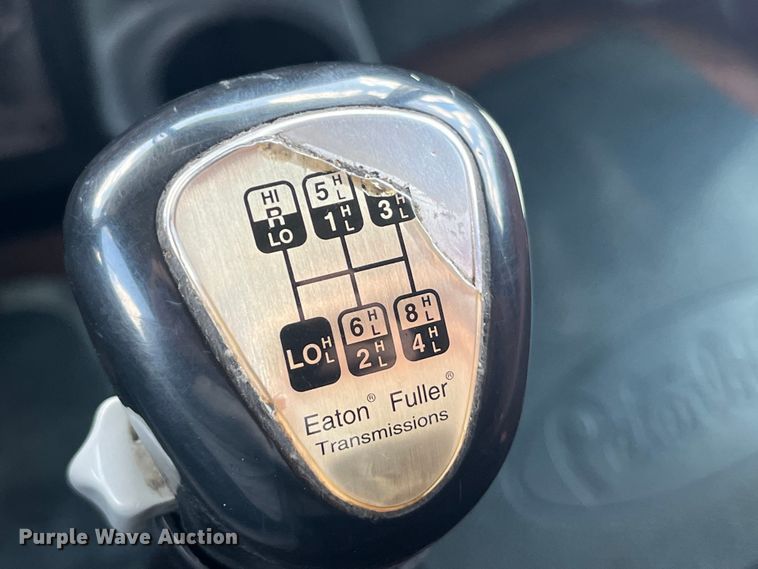 image for item LD9418 2005 Peterbilt 379 semi truck