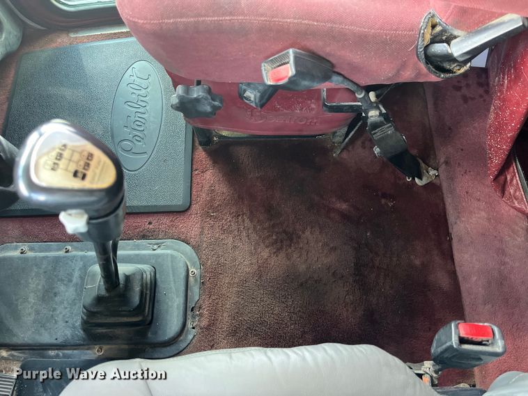 image for item LD9418 2005 Peterbilt 379 semi truck