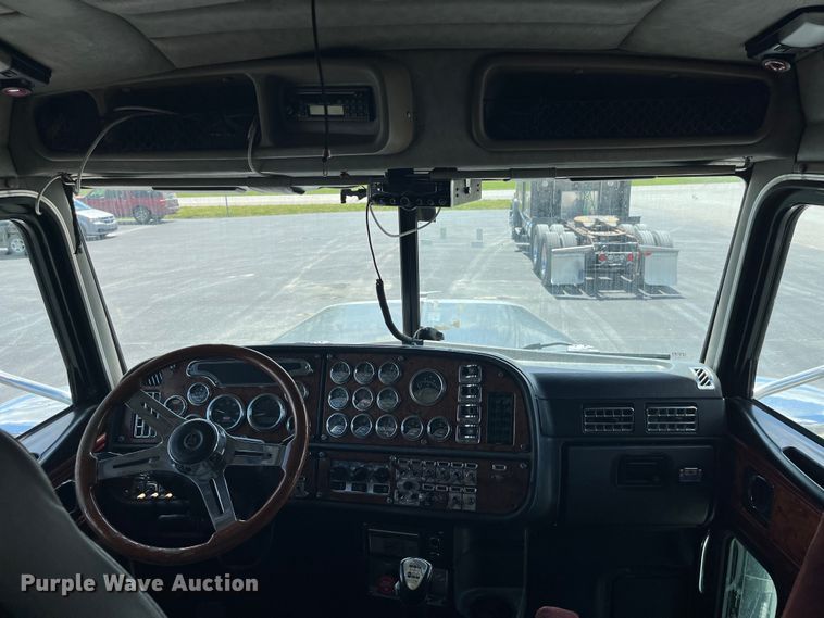 image for item LD9418 2005 Peterbilt 379 semi truck