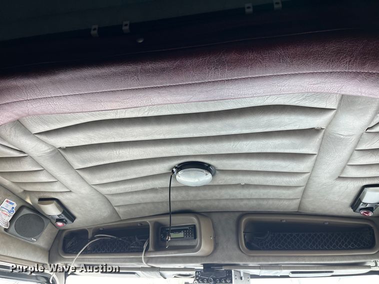 image for item LD9418 2005 Peterbilt 379 semi truck