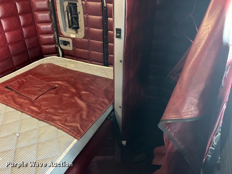 image for item LD9418 2005 Peterbilt 379 semi truck