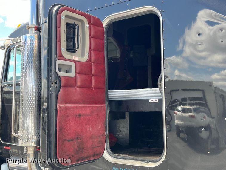 image for item LD9418 2005 Peterbilt 379 semi truck