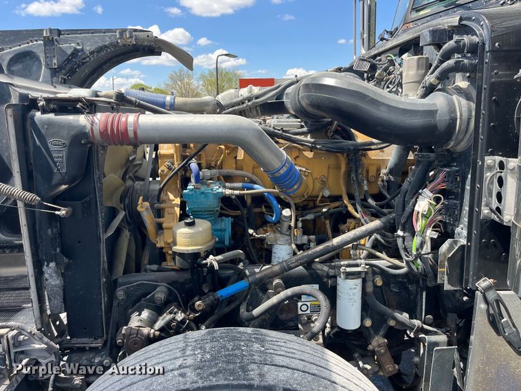 image for item LD9418 2005 Peterbilt 379 semi truck