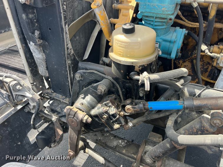 image for item LD9418 2005 Peterbilt 379 semi truck