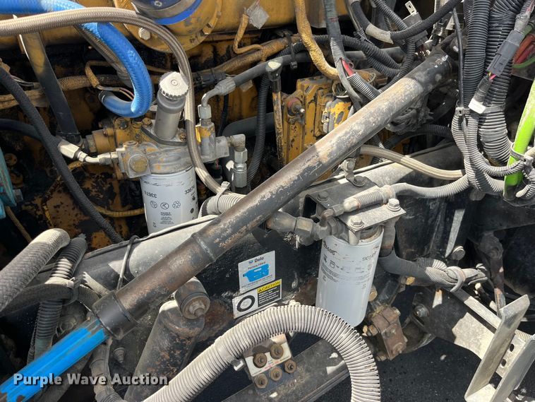 image for item LD9418 2005 Peterbilt 379 semi truck