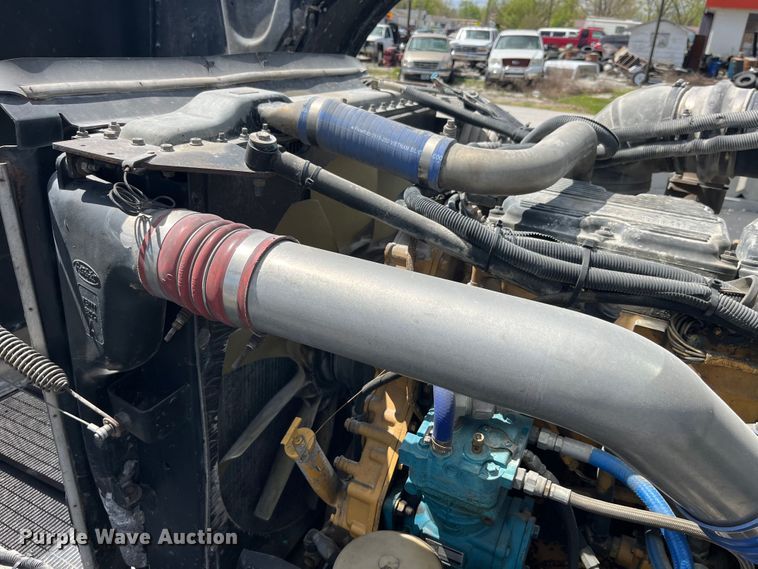 image for item LD9418 2005 Peterbilt 379 semi truck