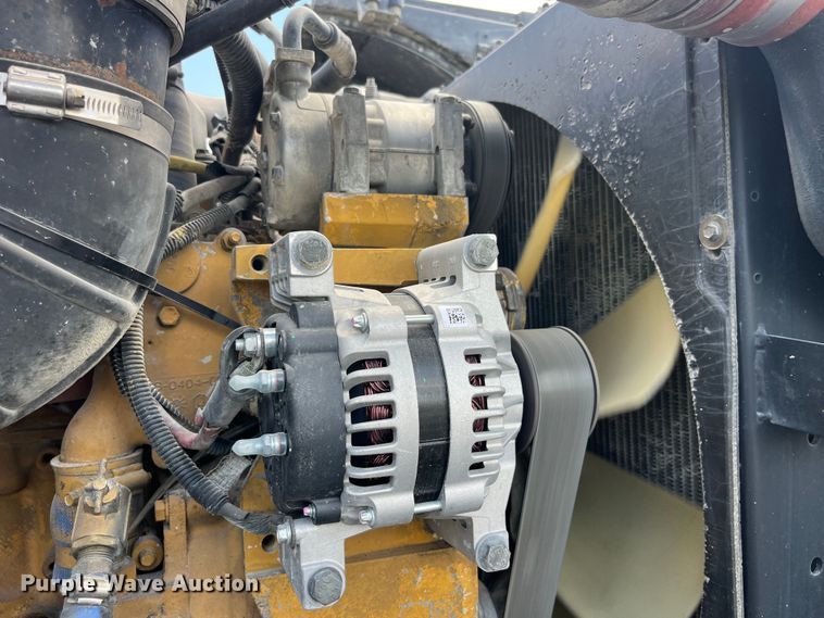 image for item LD9418 2005 Peterbilt 379 semi truck