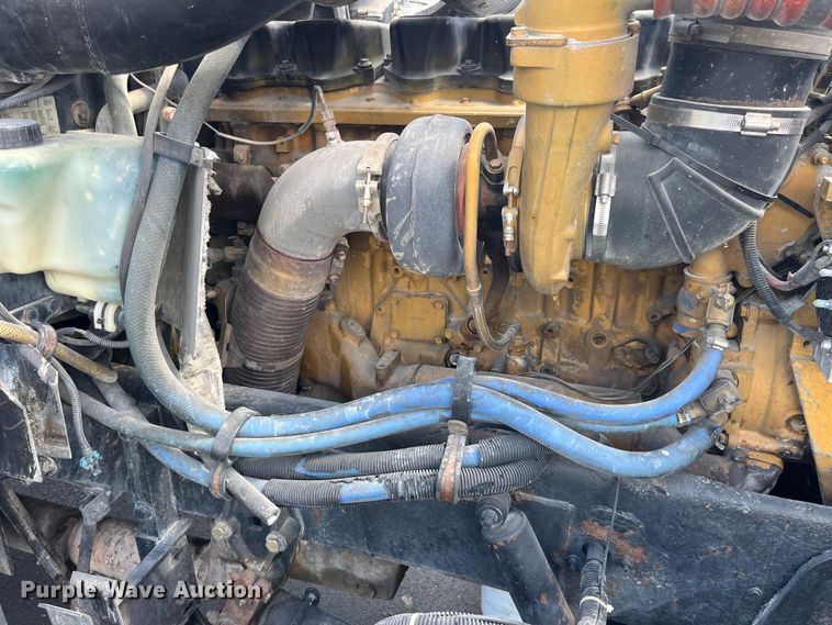 image for item LD9418 2005 Peterbilt 379 semi truck