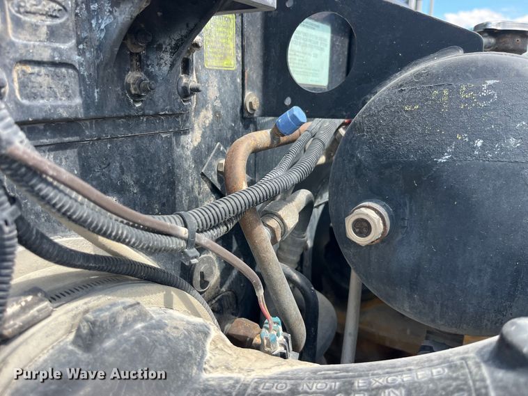 image for item LD9418 2005 Peterbilt 379 semi truck