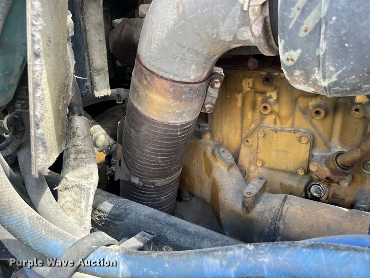 image for item LD9418 2005 Peterbilt 379 semi truck