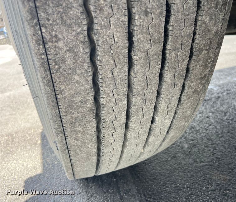 image for item LD9418 2005 Peterbilt 379 semi truck