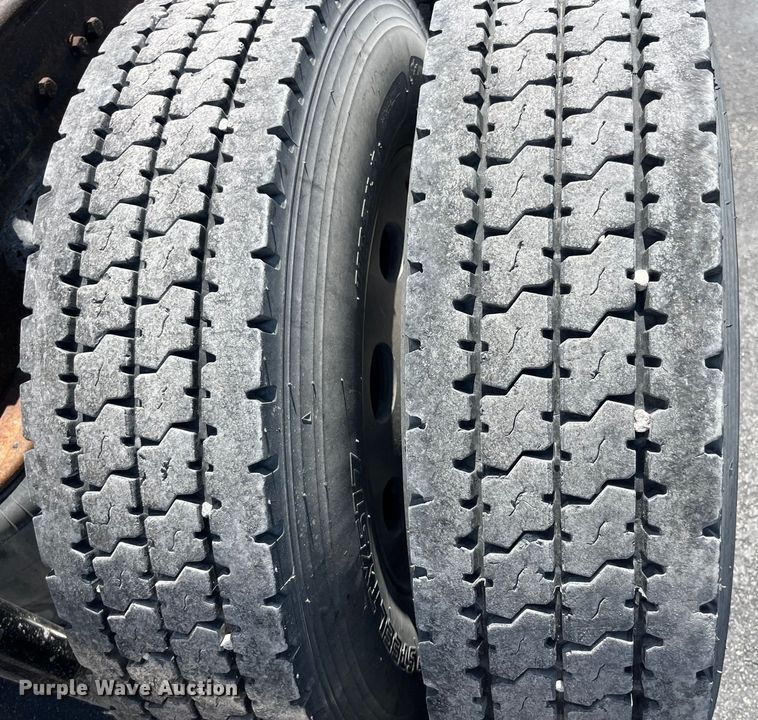 image for item LD9418 2005 Peterbilt 379 semi truck