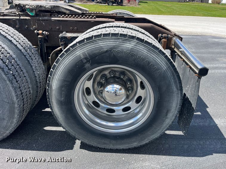 image for item LD9418 2005 Peterbilt 379 semi truck