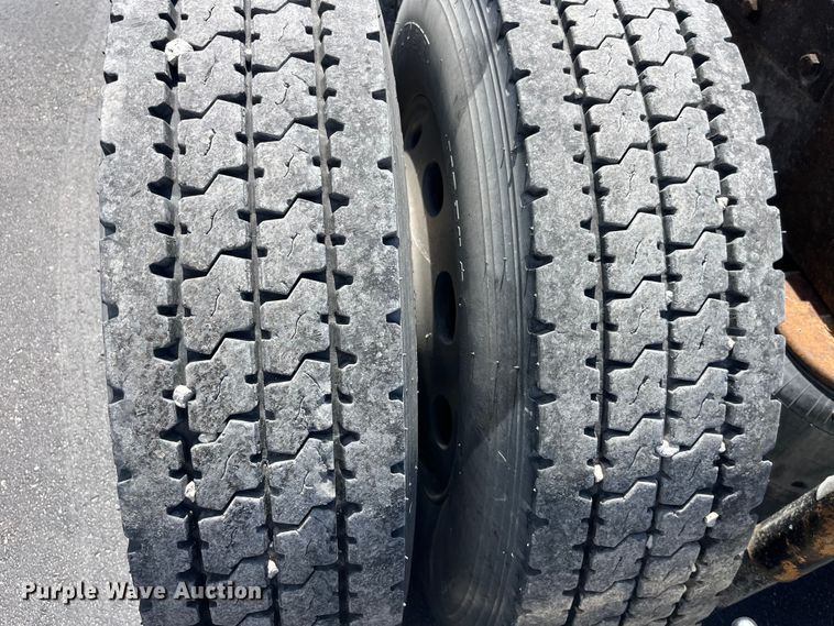 image for item LD9418 2005 Peterbilt 379 semi truck