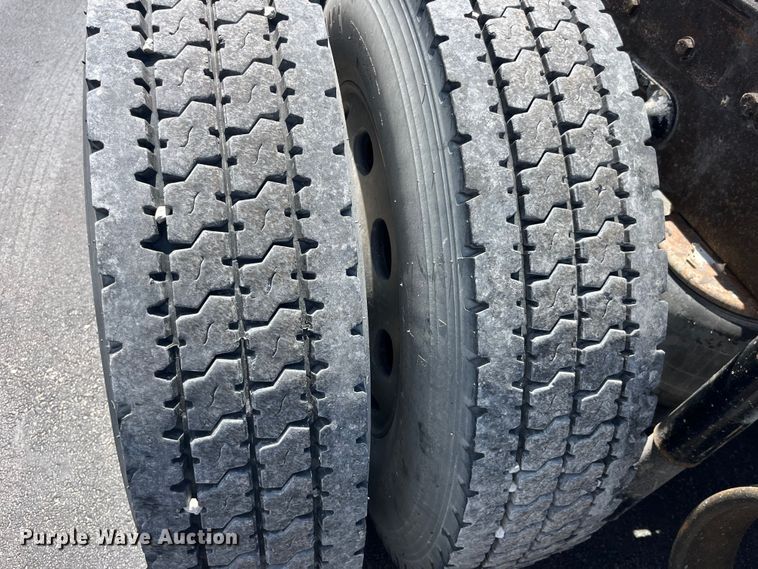 image for item LD9418 2005 Peterbilt 379 semi truck