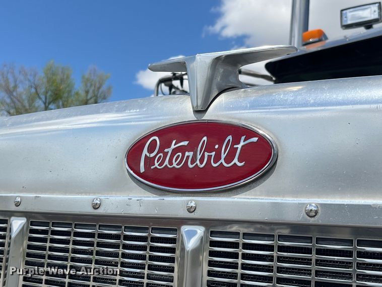 image for item LD9418 2005 Peterbilt 379 semi truck