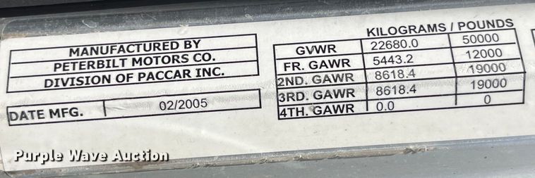 image for item LD9418 2005 Peterbilt 379 semi truck