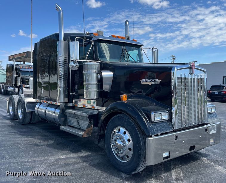 image for item LD9419 2007 Kenworth W900 semi truck