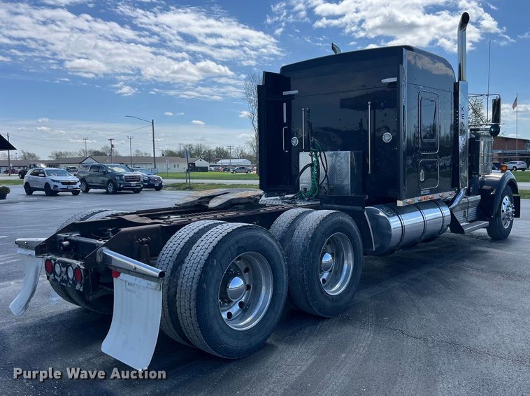 image for item LD9419 2007 Kenworth W900 semi truck