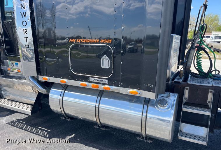 image for item LD9419 2007 Kenworth W900 semi truck