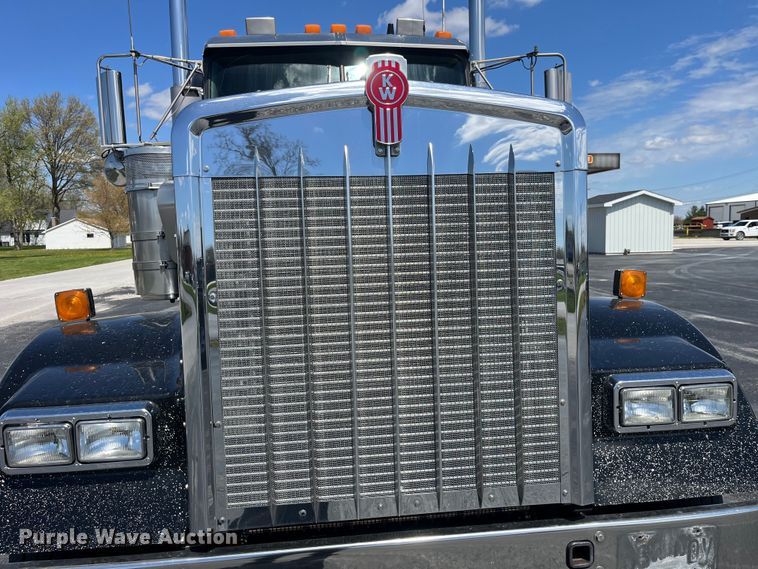 image for item LD9419 2007 Kenworth W900 semi truck