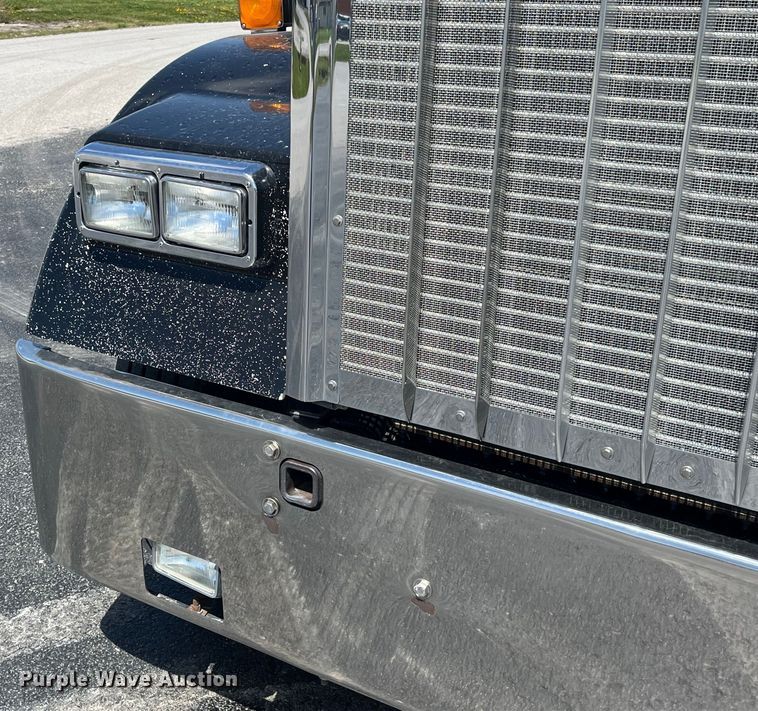 image for item LD9419 2007 Kenworth W900 semi truck