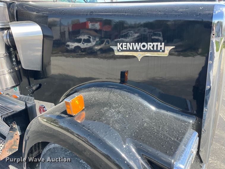 image for item LD9419 2007 Kenworth W900 semi truck