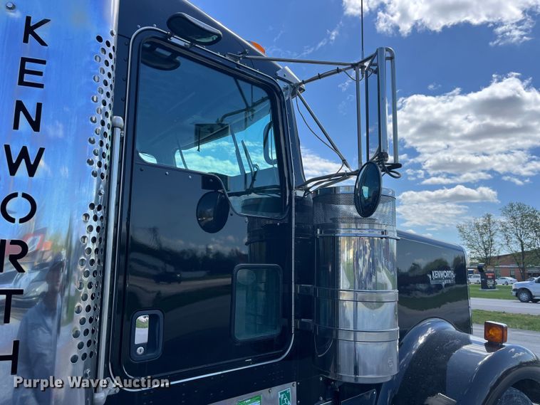 image for item LD9419 2007 Kenworth W900 semi truck