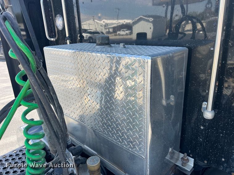 image for item LD9419 2007 Kenworth W900 semi truck