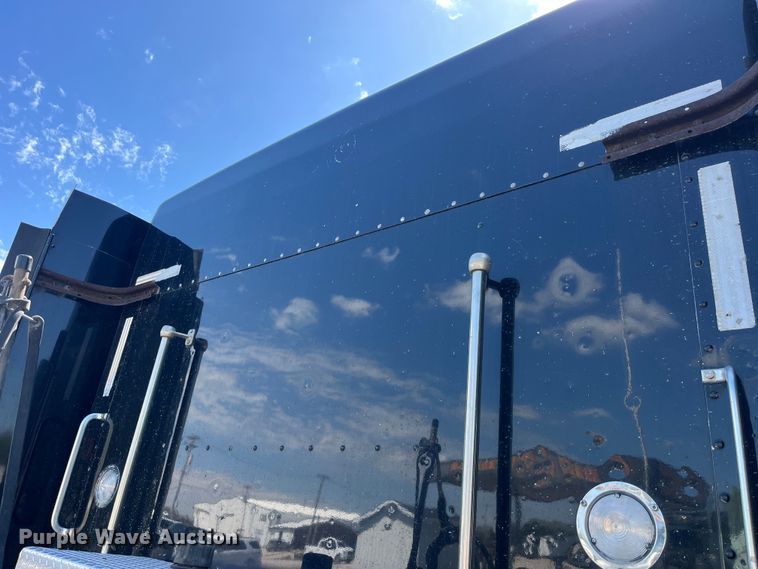 image for item LD9419 2007 Kenworth W900 semi truck