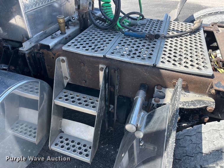 image for item LD9419 2007 Kenworth W900 semi truck