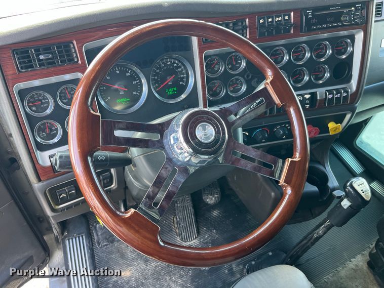 image for item LD9419 2007 Kenworth W900 semi truck